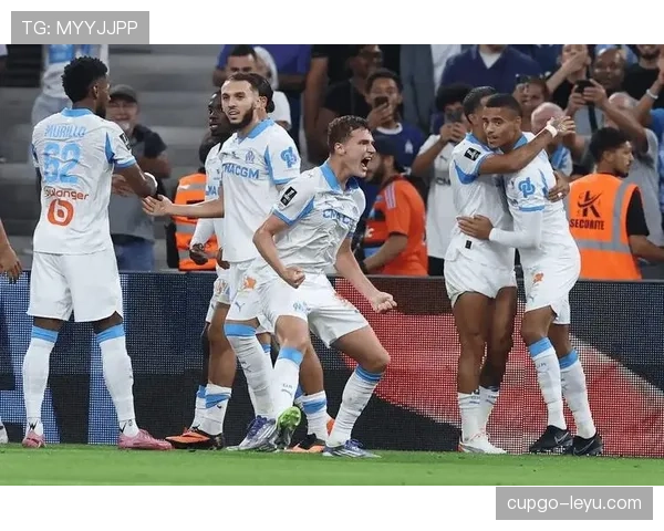 帕尔马中场核心闪耀赛场，助球队稳步重返巅峰