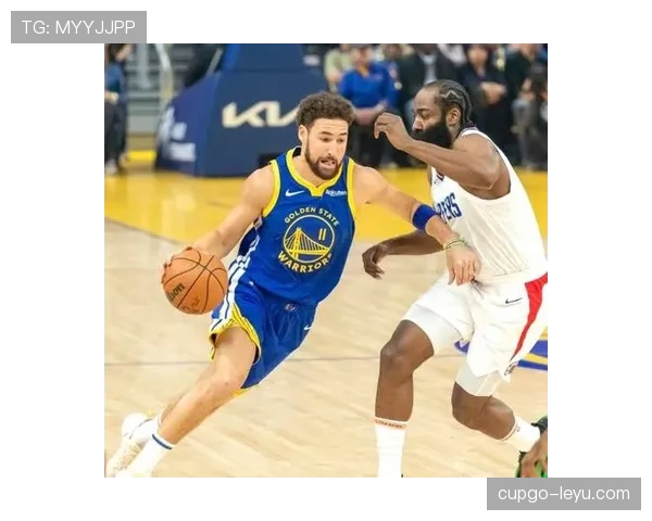 格林挡拆拉开空间提振勇士防守效率与库里形成互补